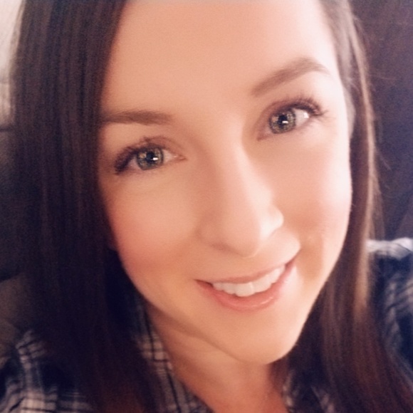 Meet your Posher, Alexis - Picture 1 of 3